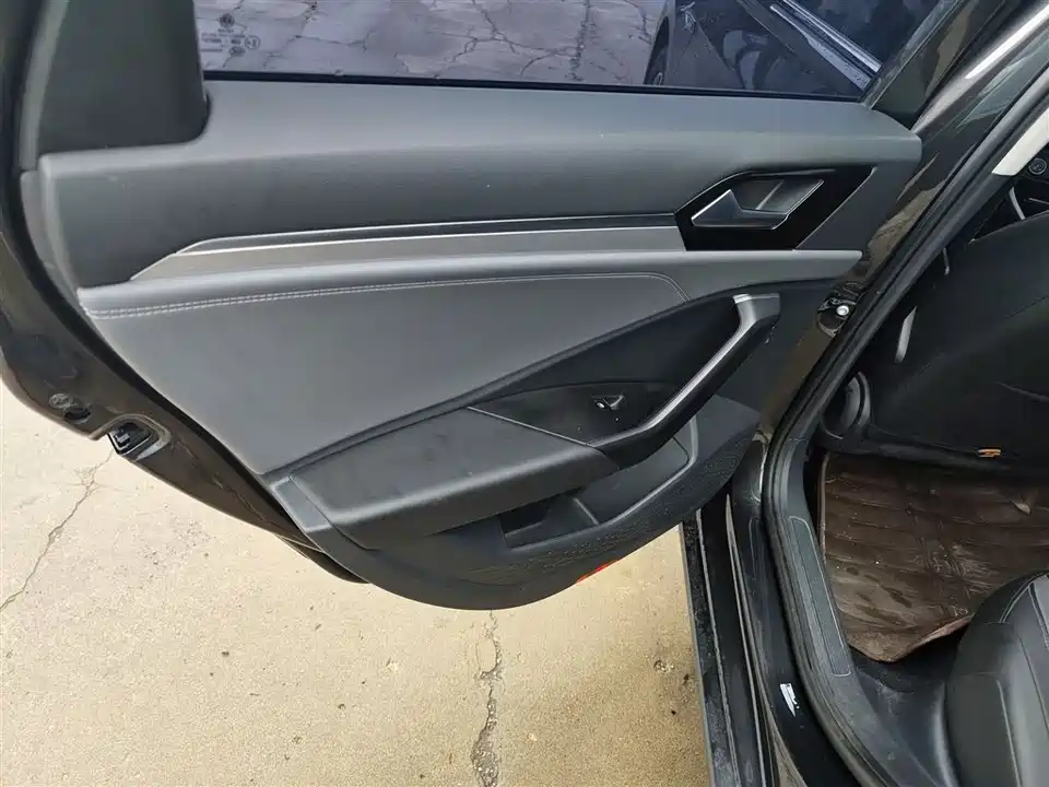 Volkswagen Sagitar