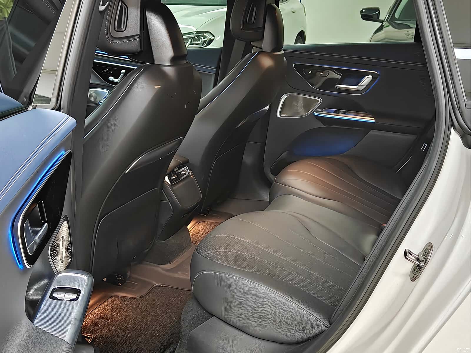Mercedes-Benz EQE, 2023 12