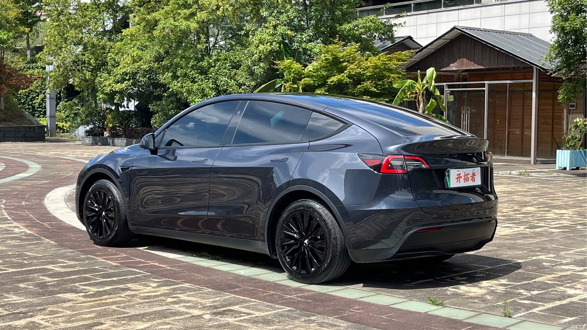 Tesla Model Y, 2024 6