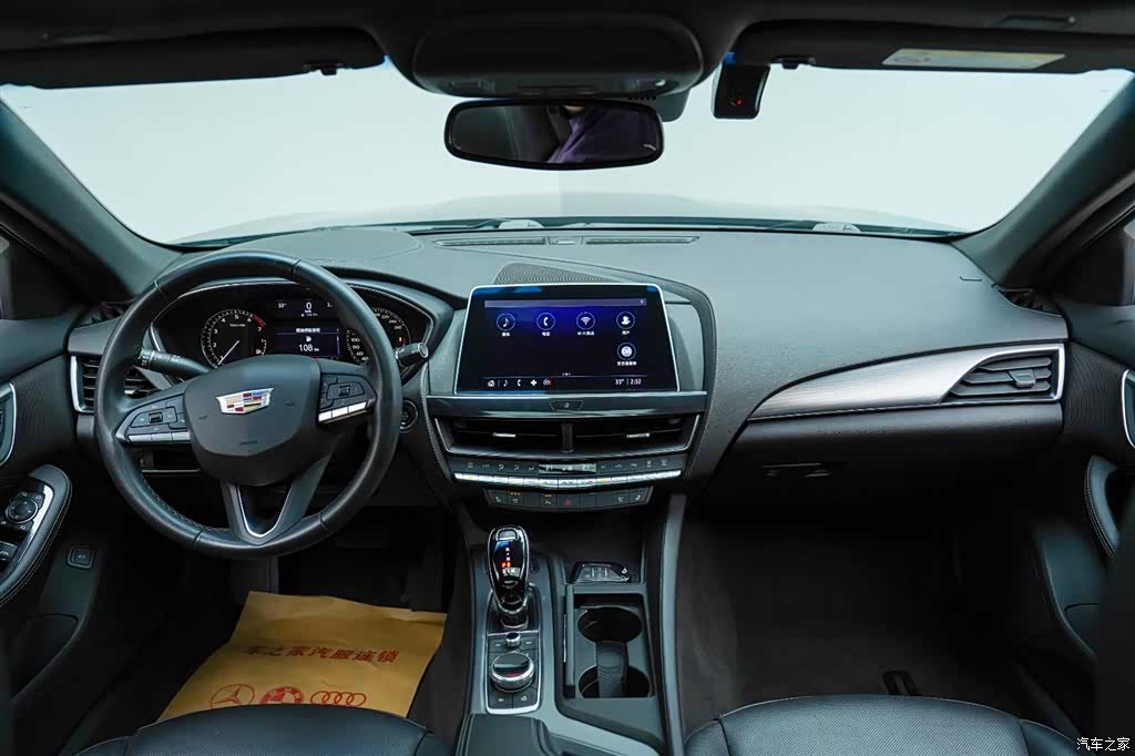 Cadillac CT5, 2022 все фото