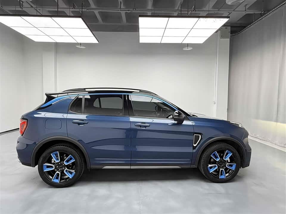 Lynk & Co 01