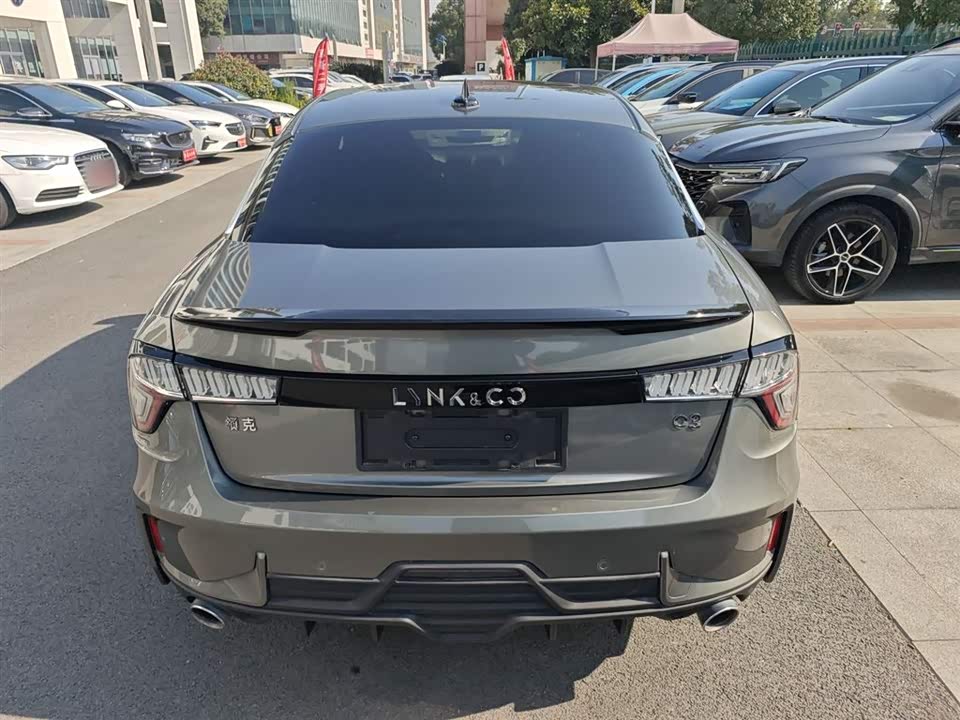 Lynk & Co 03