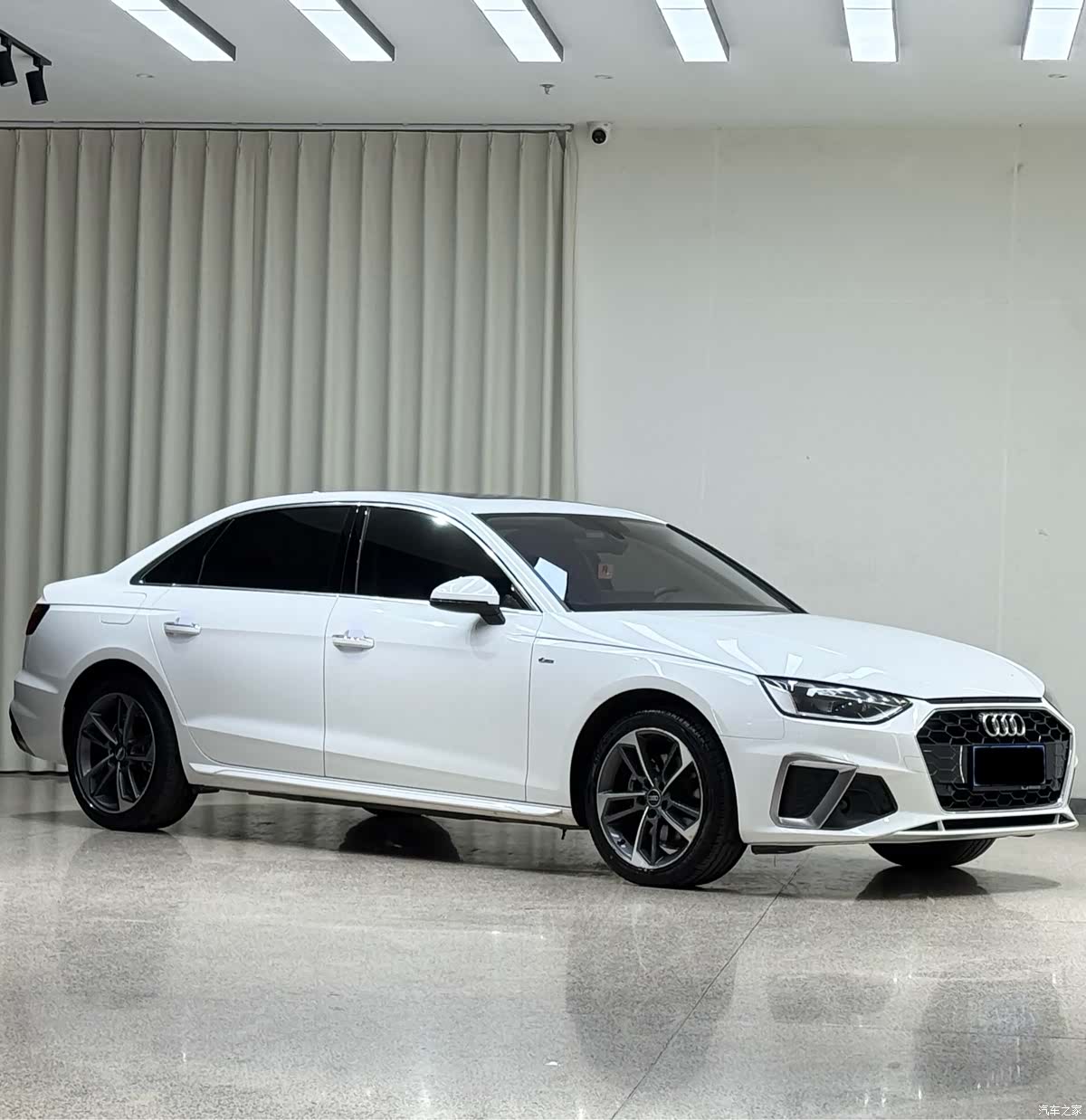 Audi A4L, 2021 3