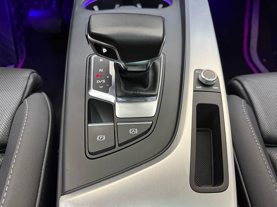 Audi A4L 2021, фото 25