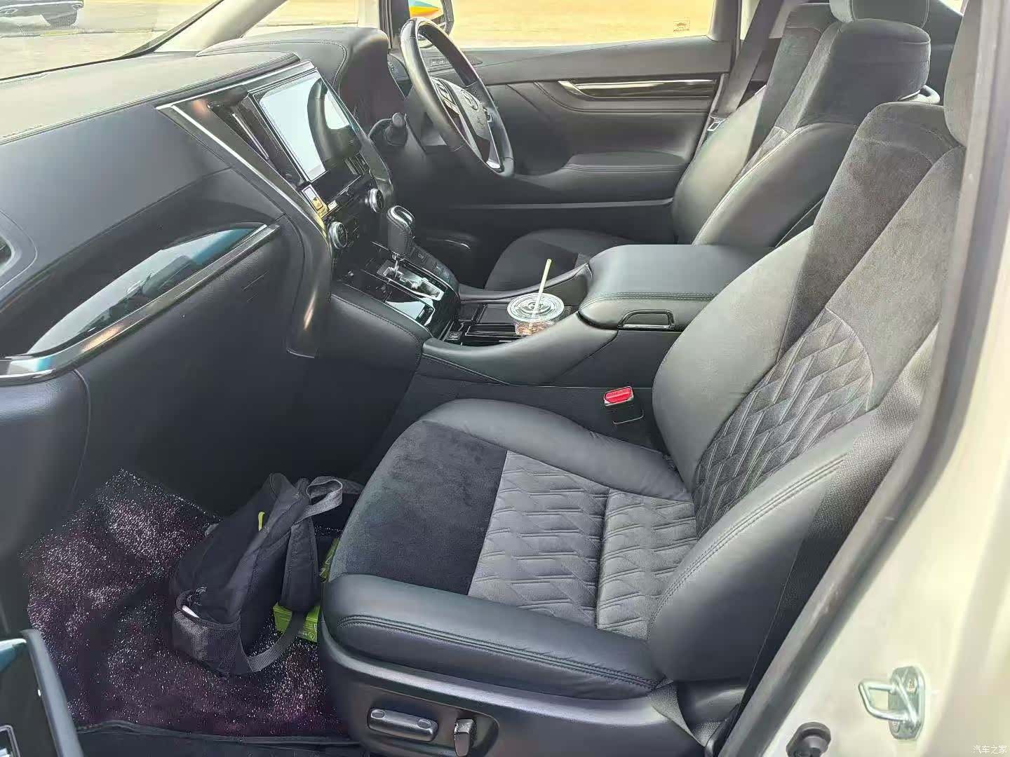 Toyota Vellfire, 2018 10