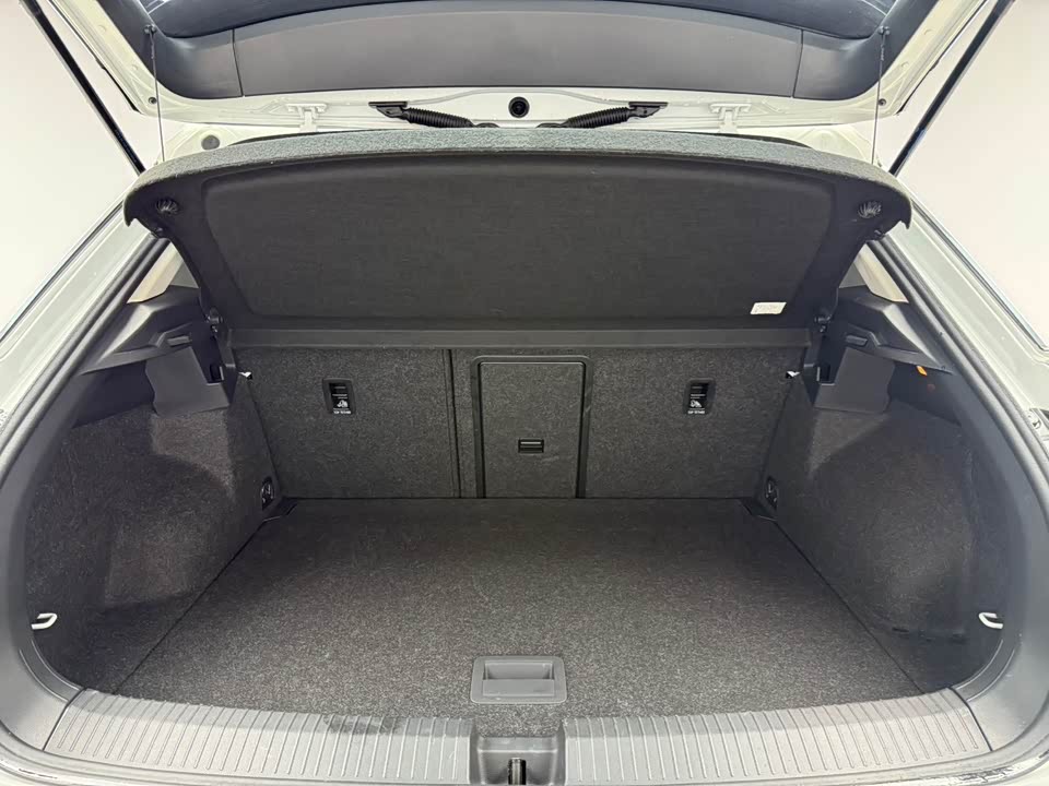 Volkswagen T-ROC exploring Songs