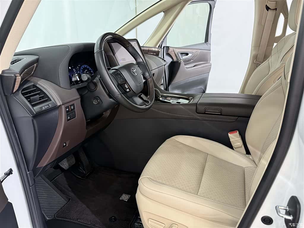 Toyota Alphard, 2024 6