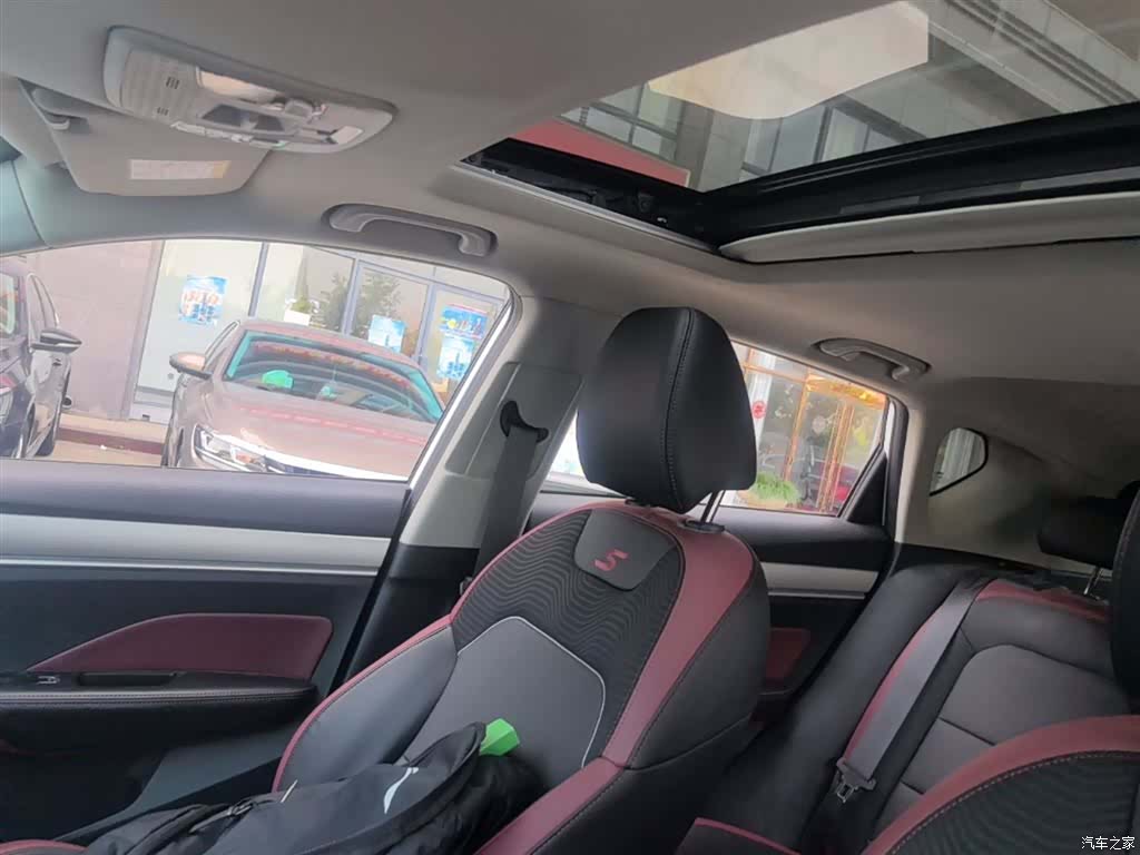 Geely Coolray, 2022 18