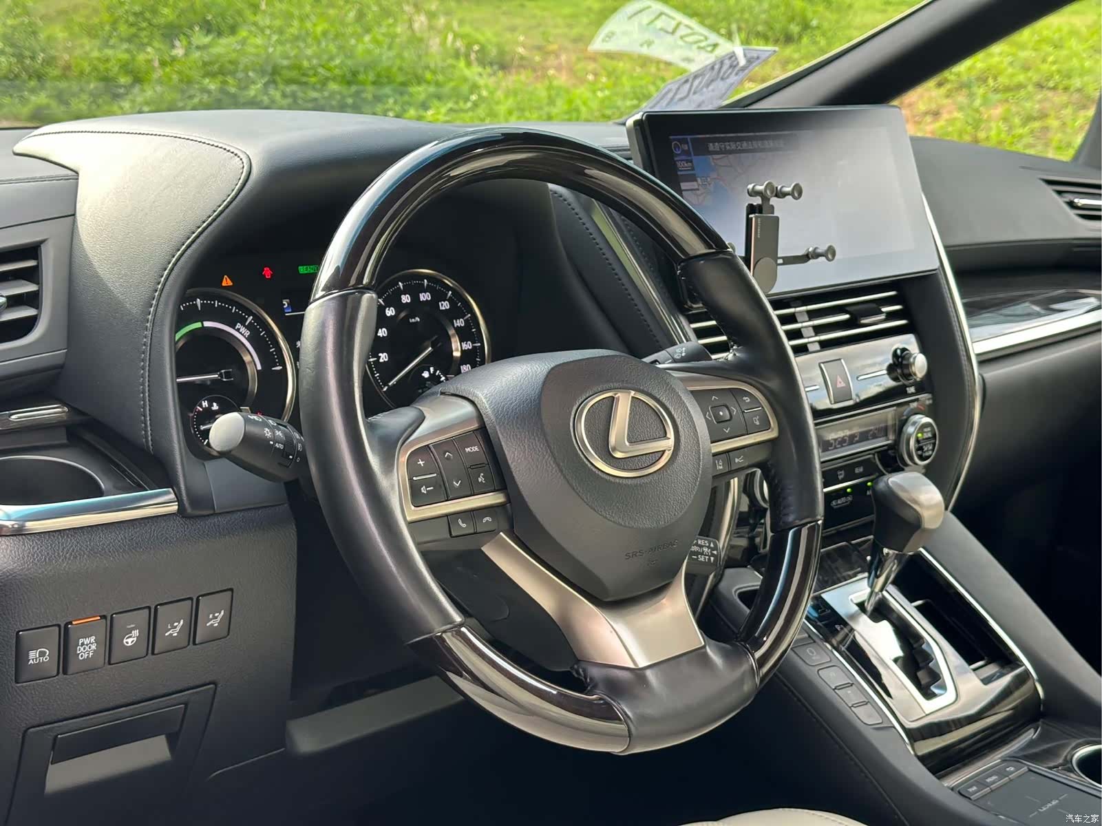 Lexus LM, 2021 все фото