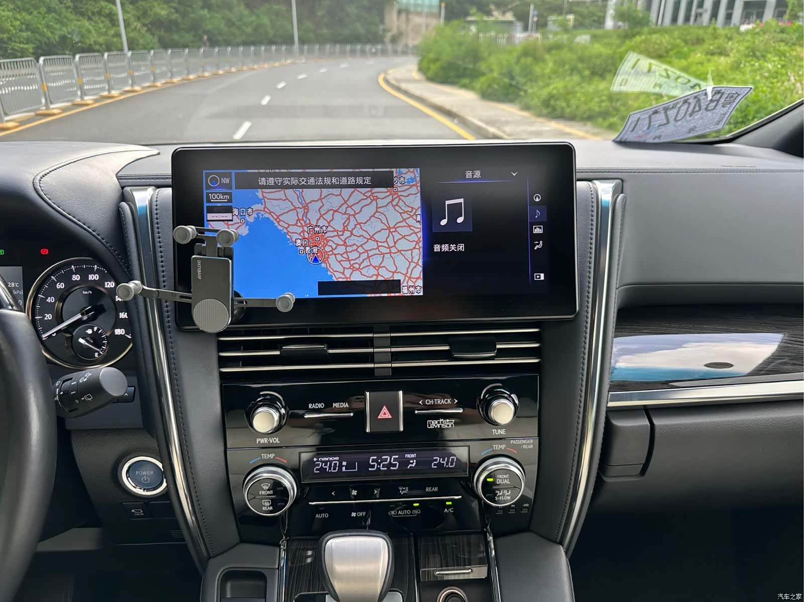 Lexus LM, 2021 9