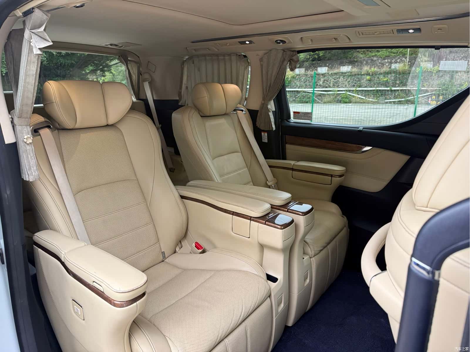 Toyota Alphard, 2018 8