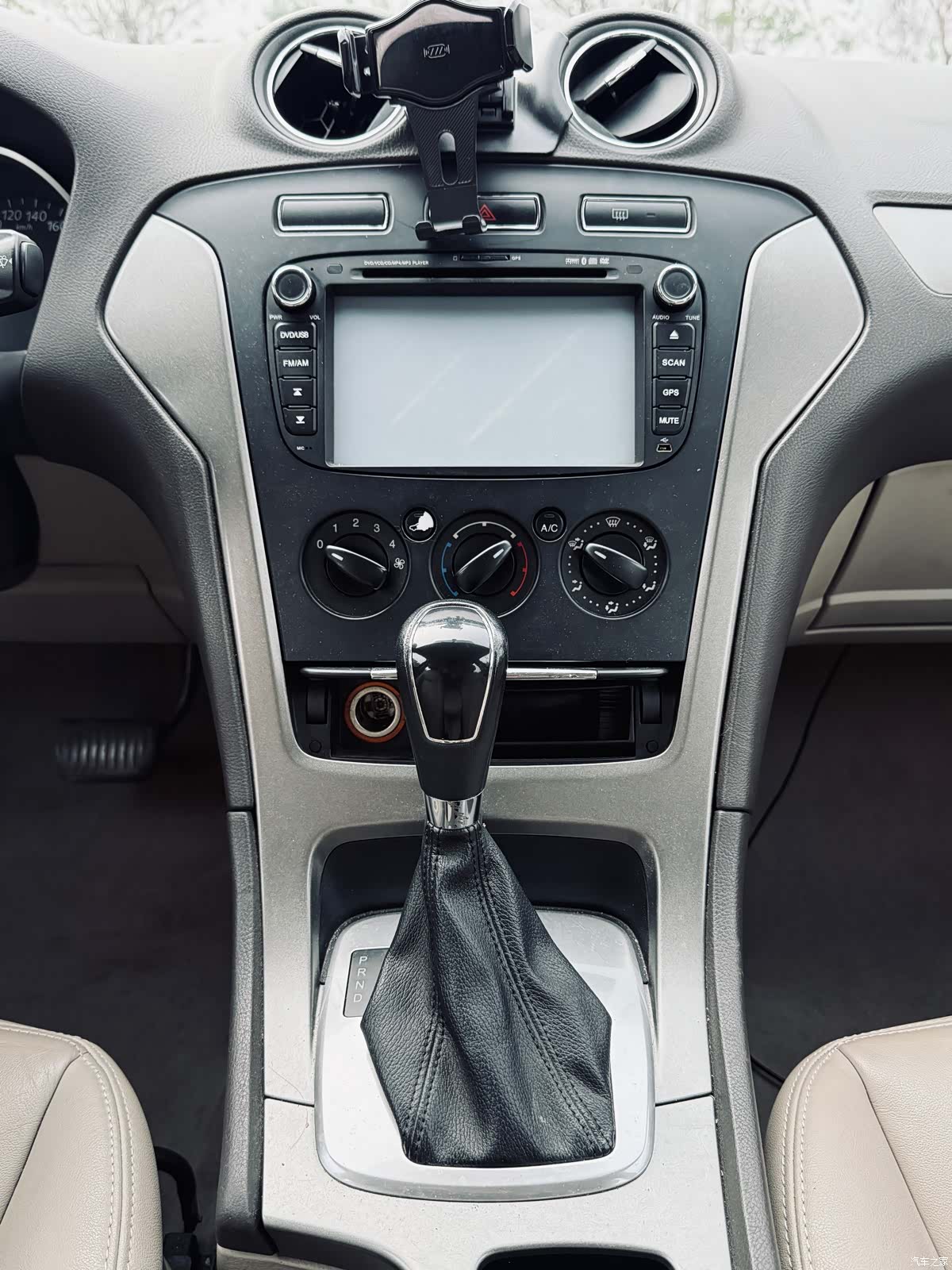 Ford Mondeo, 2011 25
