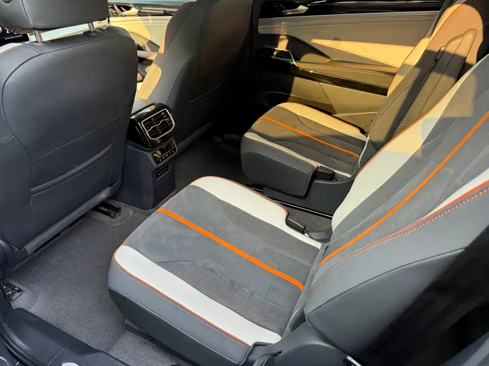 Volkswagen ID.6 CROZZ