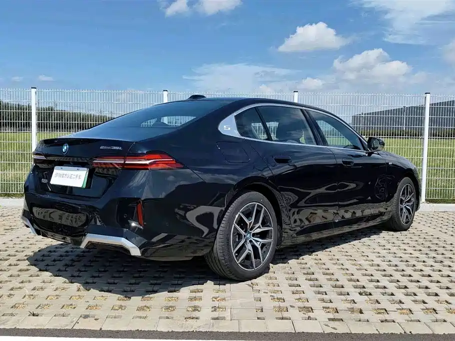 BMW i5