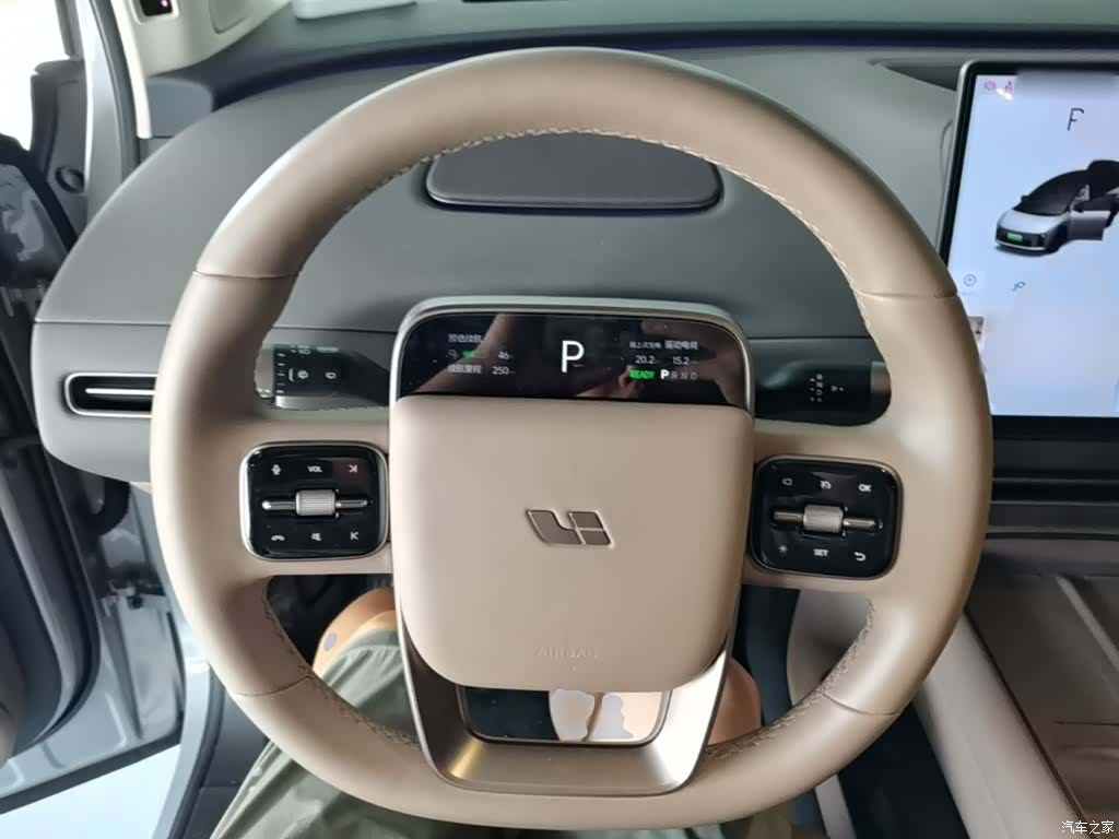 Li Auto i8, 2025 11