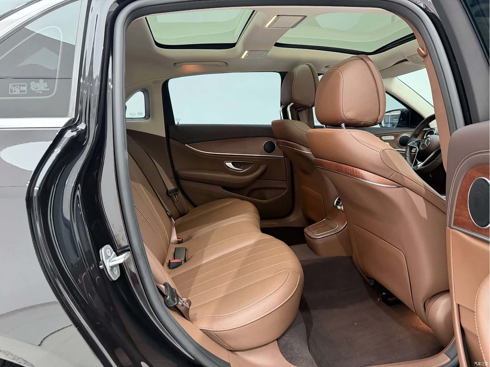 Mercedes-Benz E-Class, 2023 17