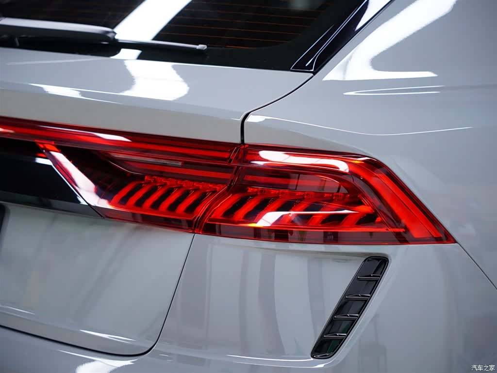 Audi Q8, 2023 все фото