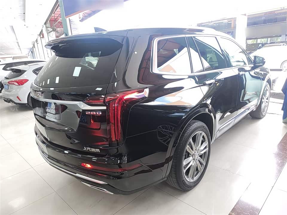 Cadillac XT6