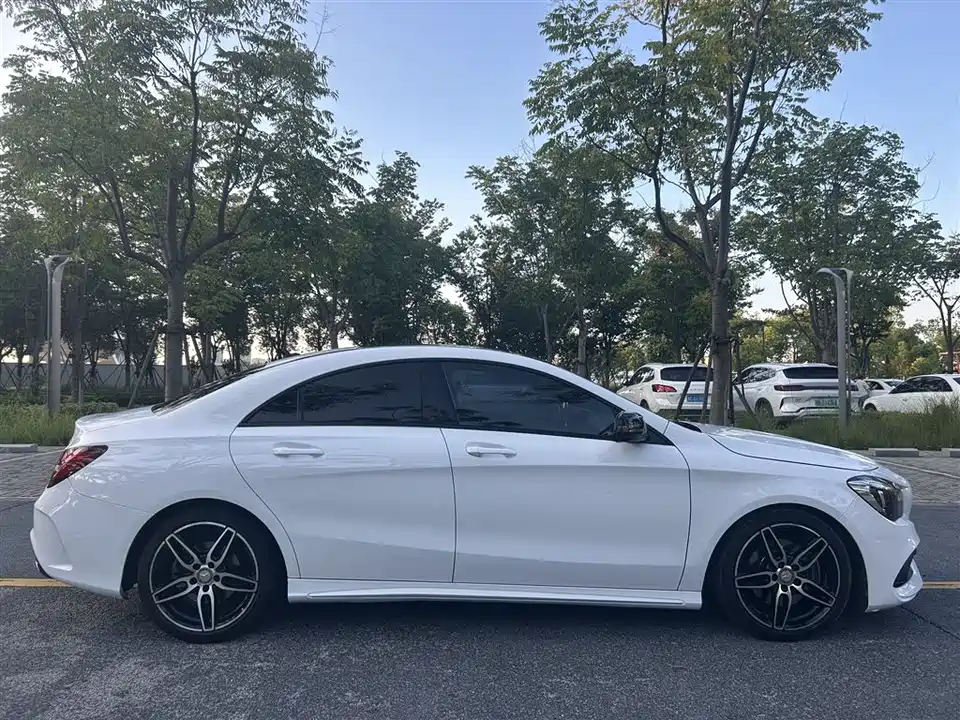 Mercedes-Benz CLA Mercedes-Benz CLA