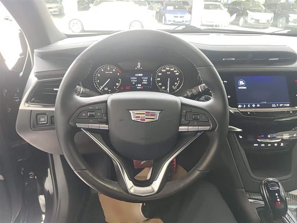 Cadillac XT6