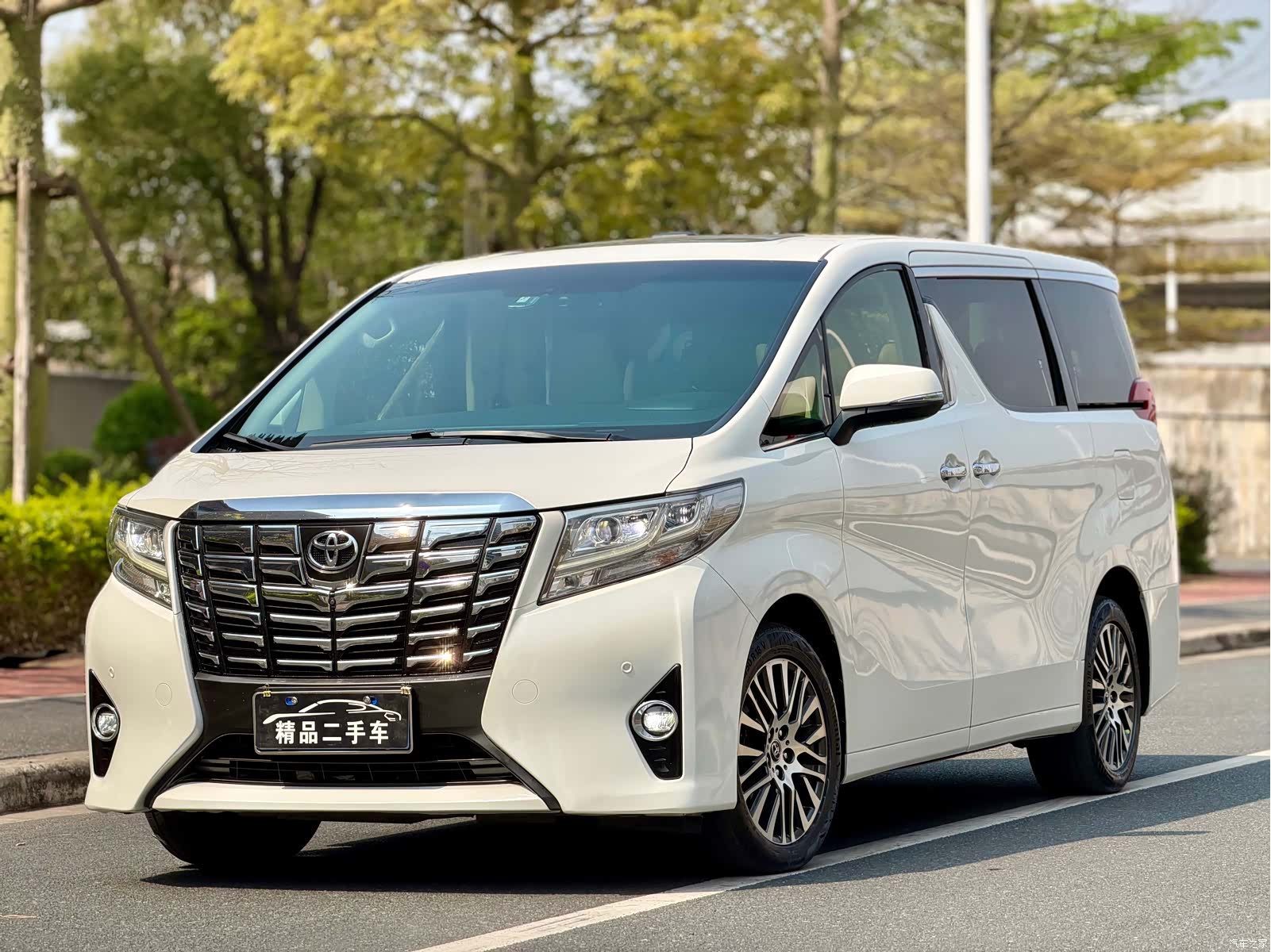 Toyota Alphard, 2017 1