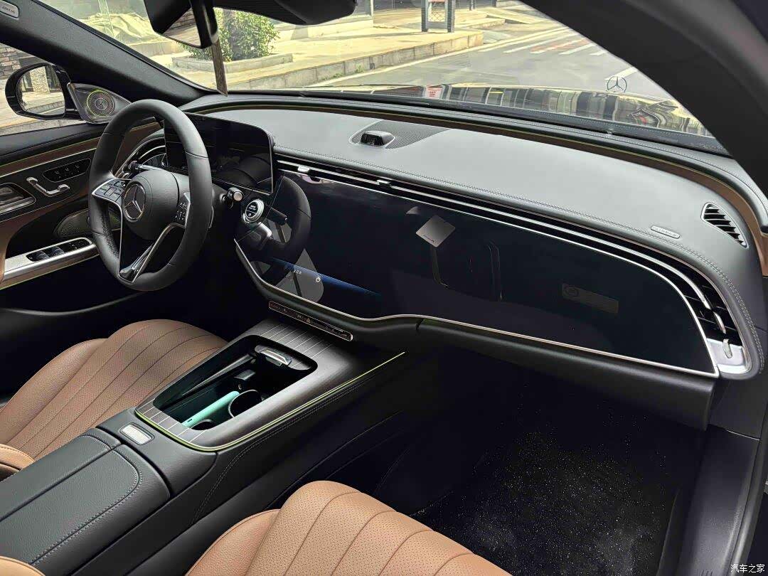 Mercedes-Benz E-Class, 2025 4