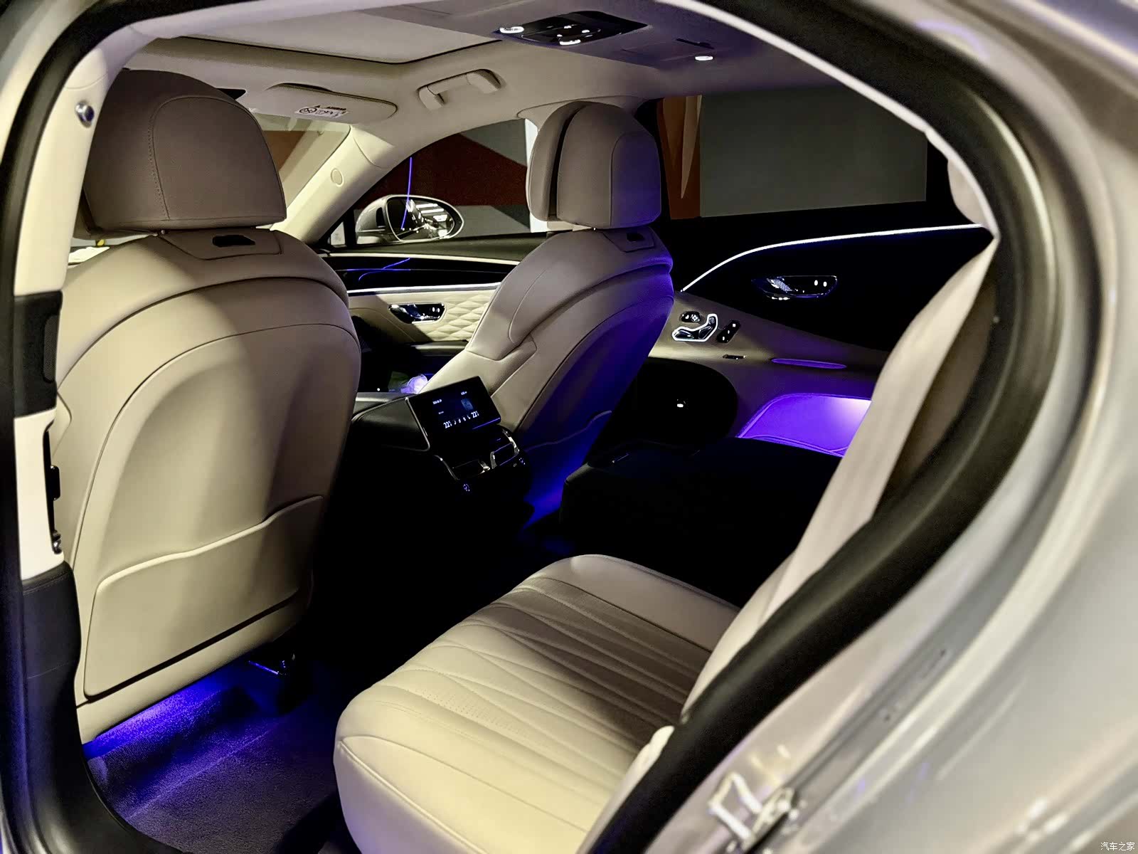 Bentley Flying Spur, 2023 17