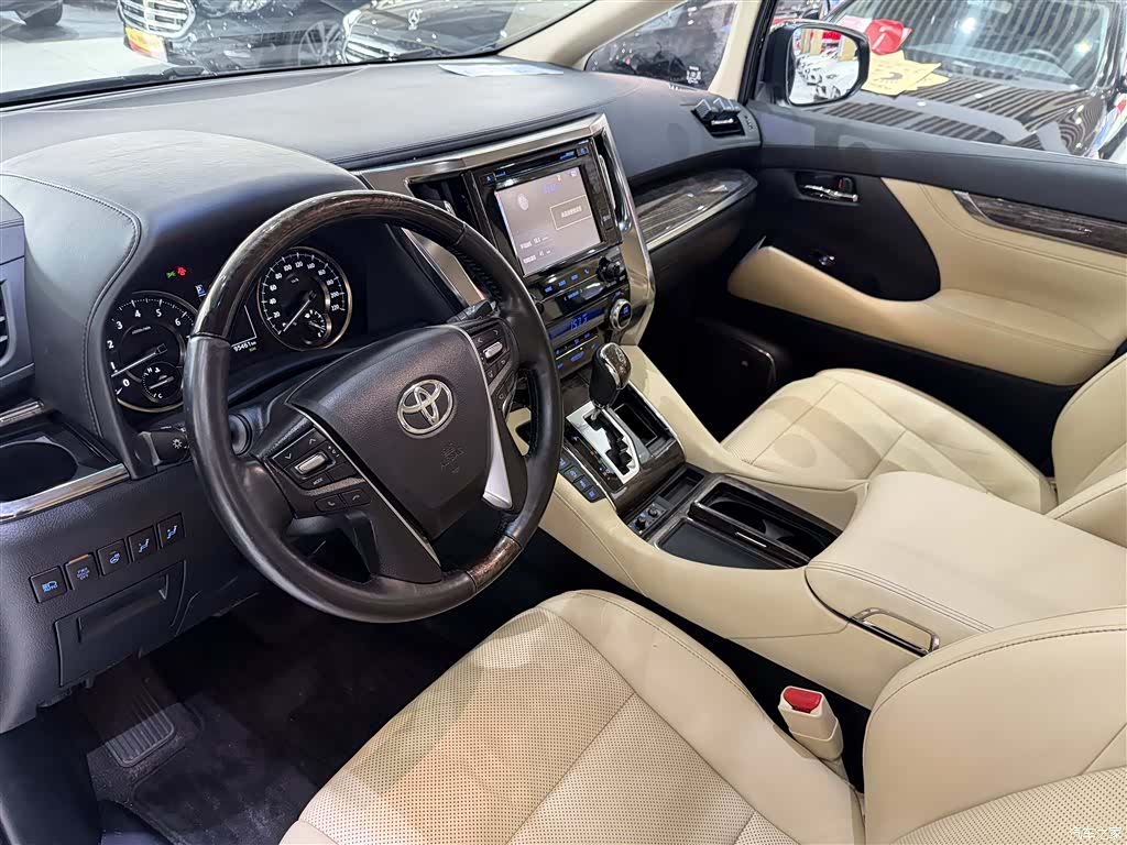Toyota Alphard, 2019 11