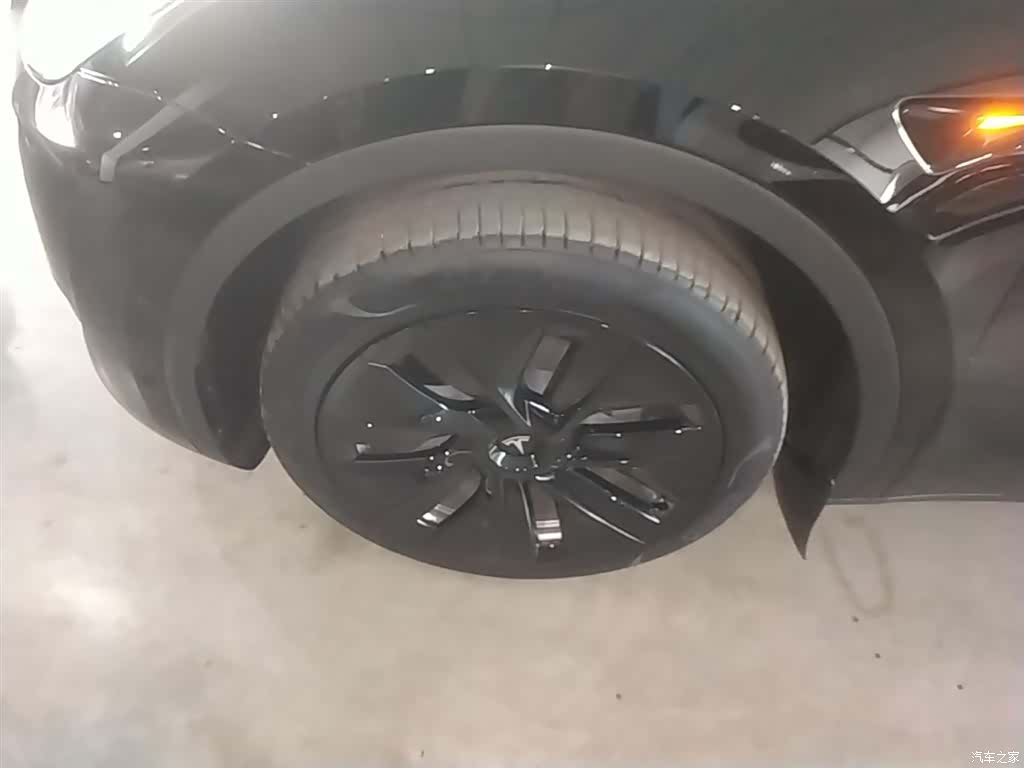 Tesla Model Y, 2023 23