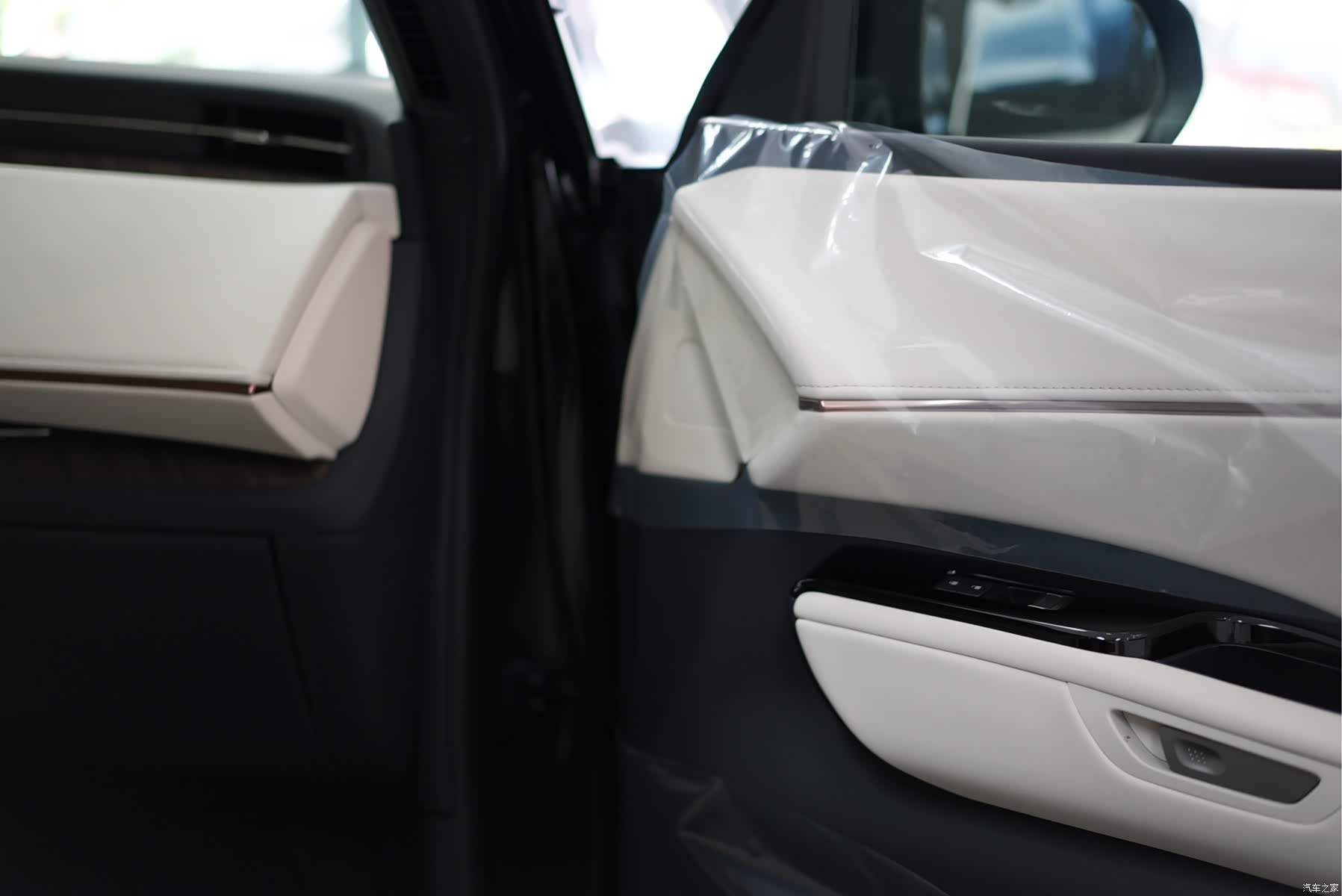 Lexus LM, 2025 13