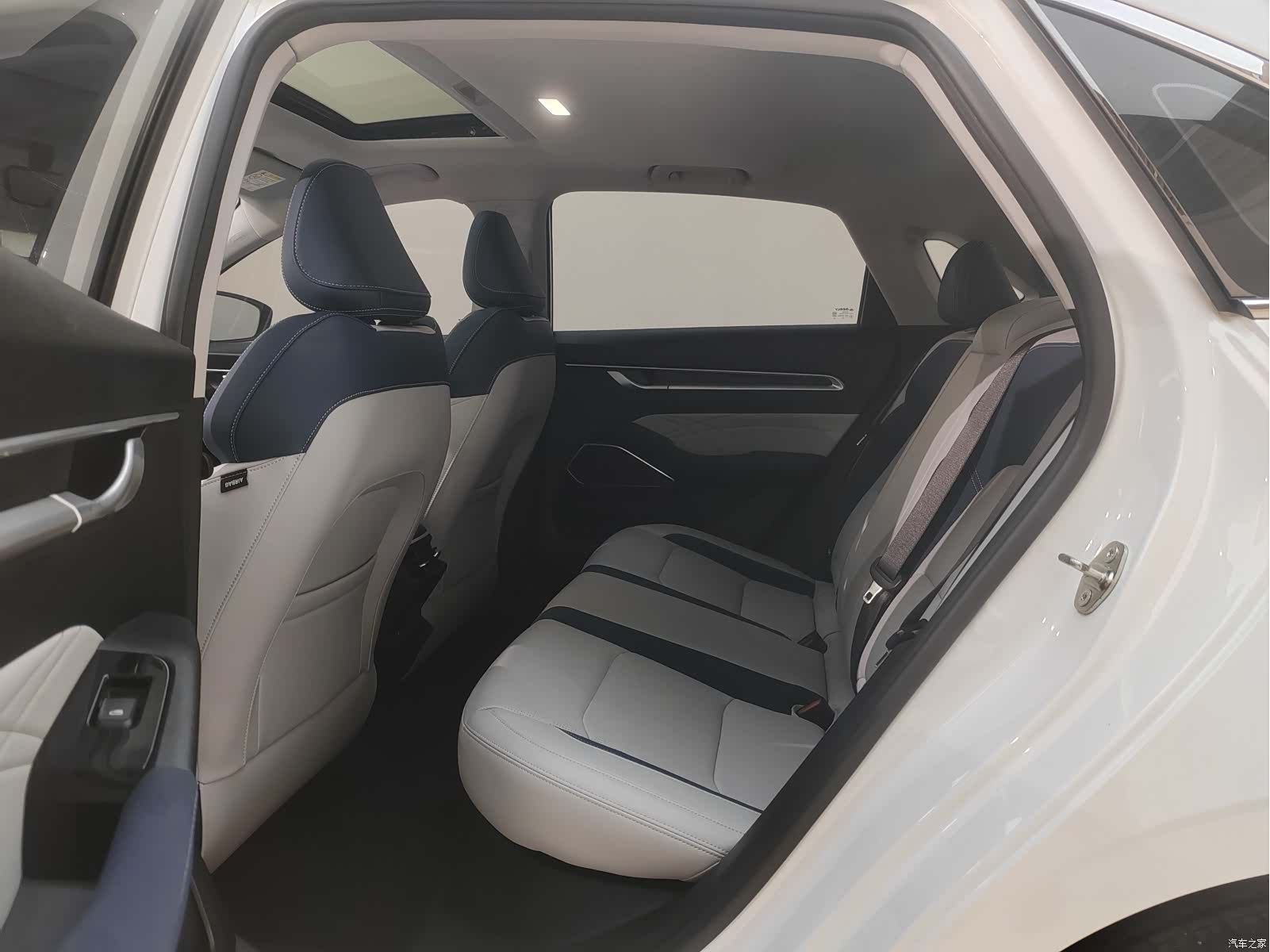 Geely Emgrand, 2022 11