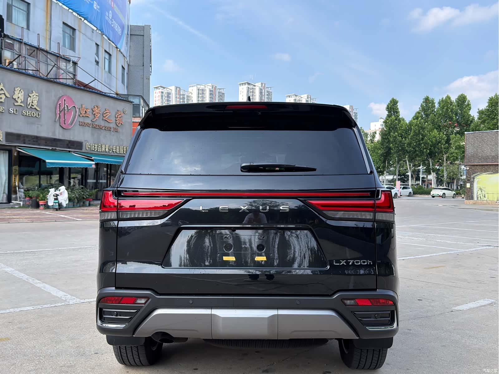 Lexus LX, 2025 4