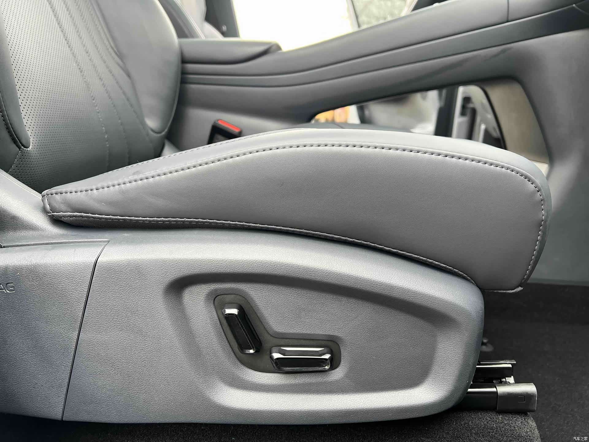 Geely Galaxy E5, 2025 11