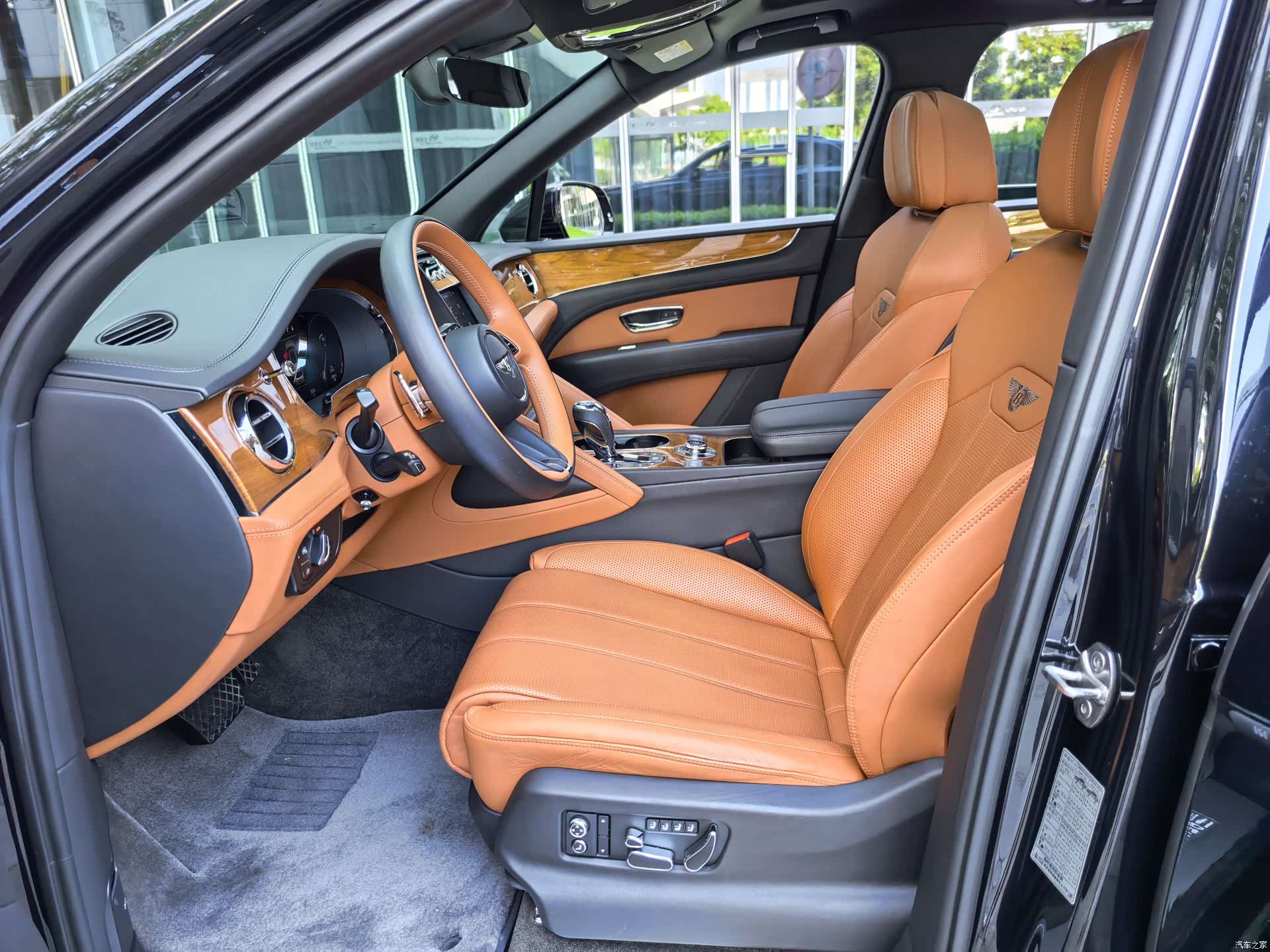 Bentley Bentayga, 2021 8