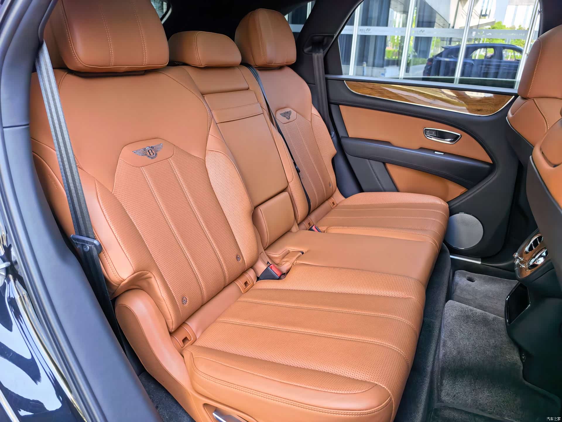 Bentley Bentayga, 2021 37