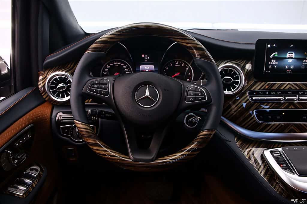 Mercedes-Benz V-Class, 2023 7
