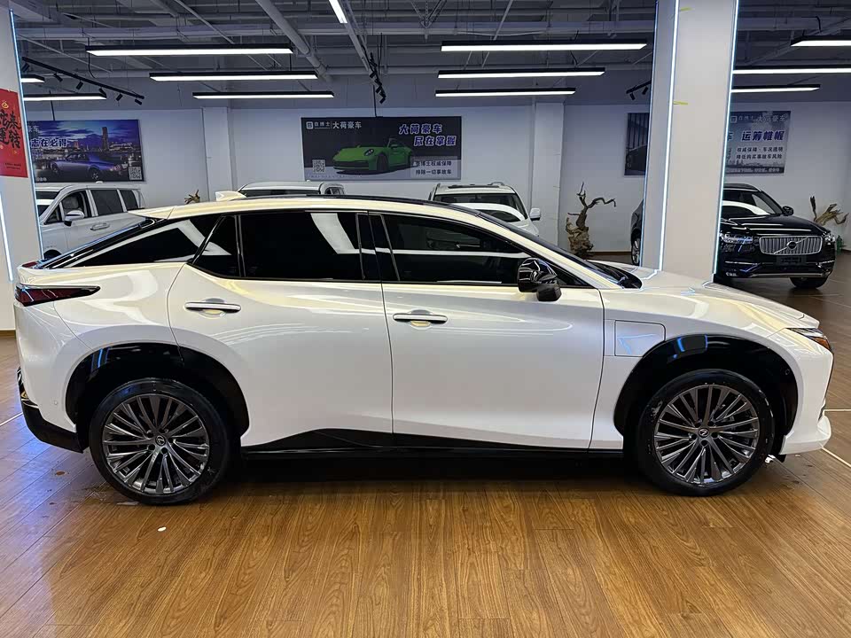 Lexus RZ
