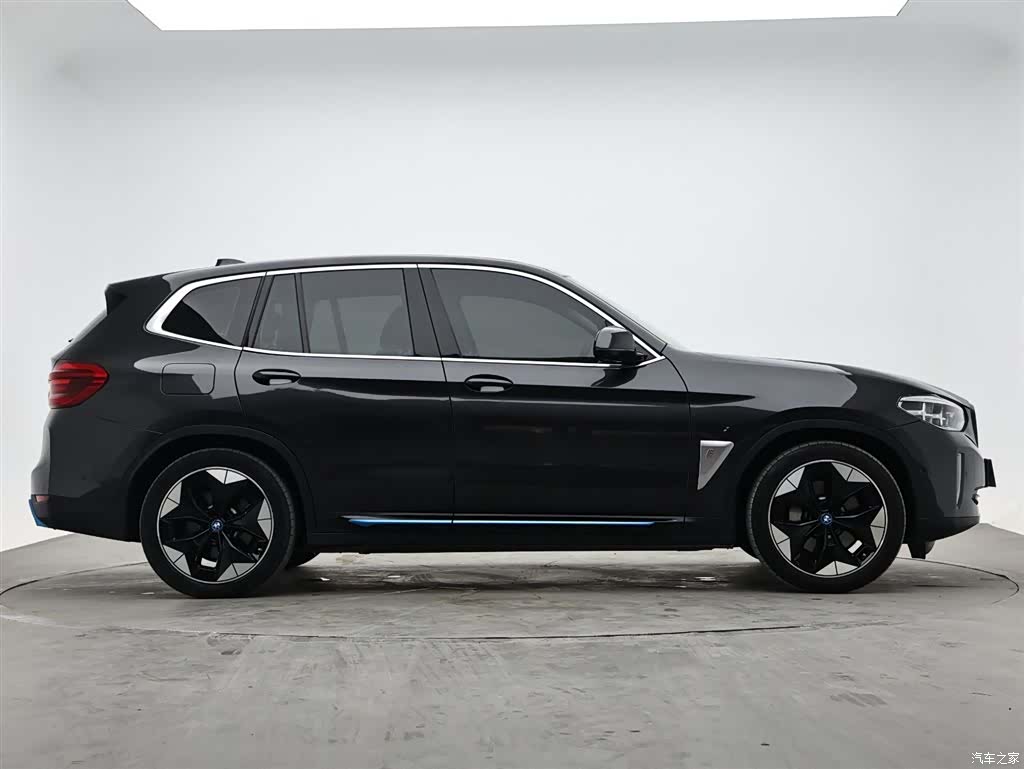 BMW iX3, 2021 все фото