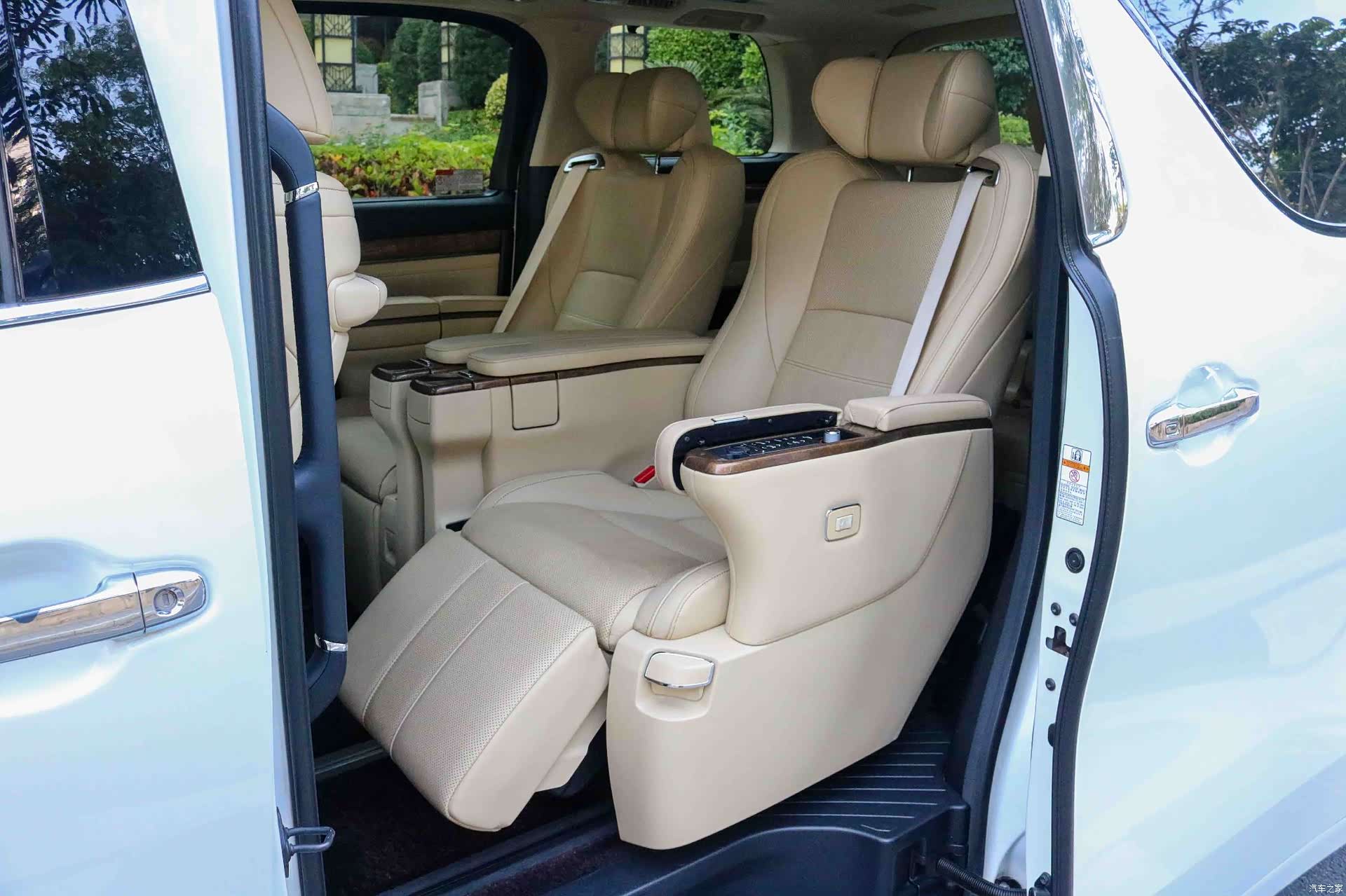 Toyota Alphard, 2018 10