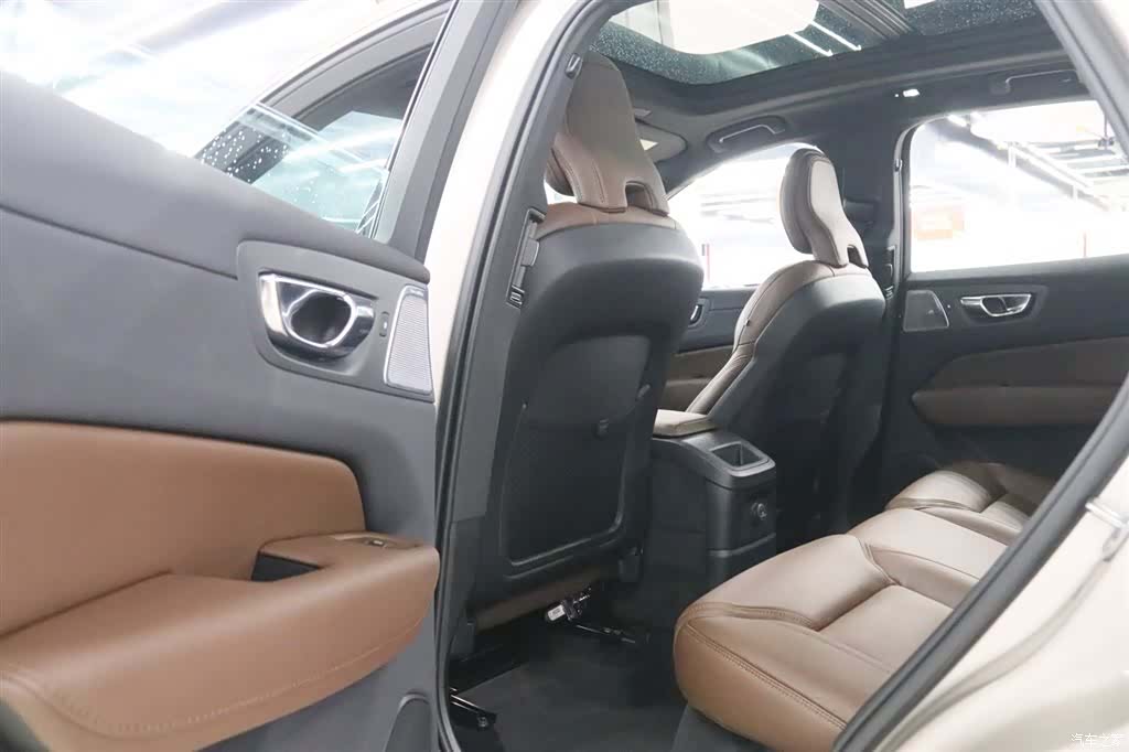 Volvo XC60, 2024 14