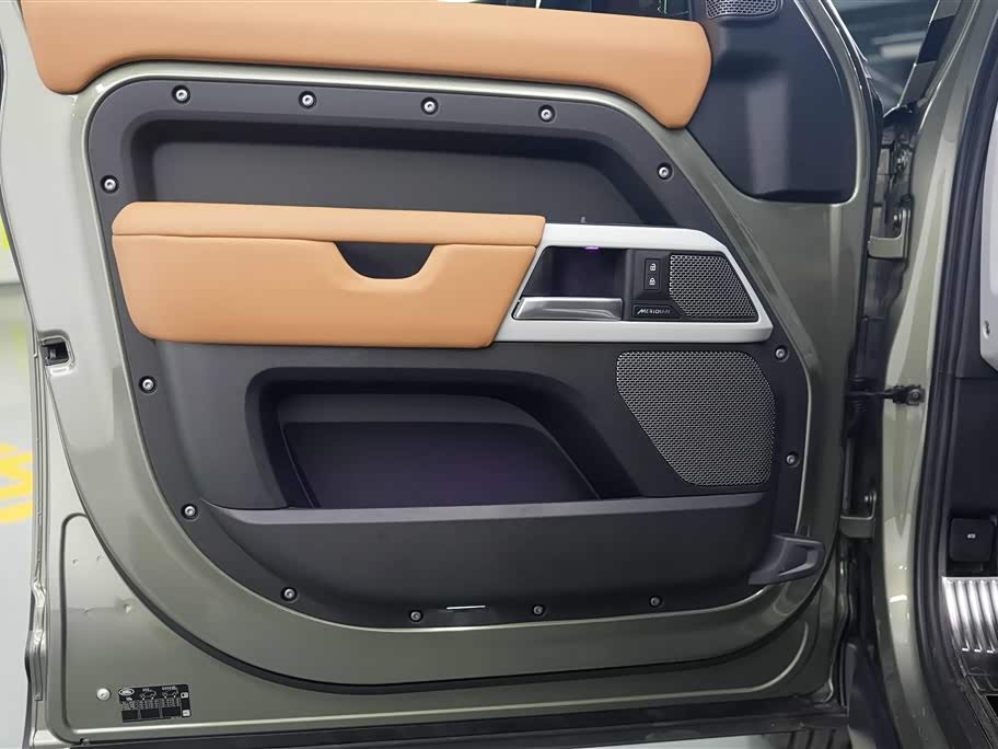 Land Rover guard
