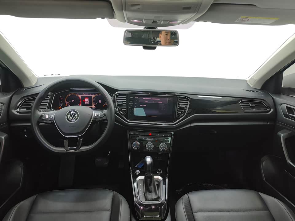 Volkswagen T-ROC exploring Songs