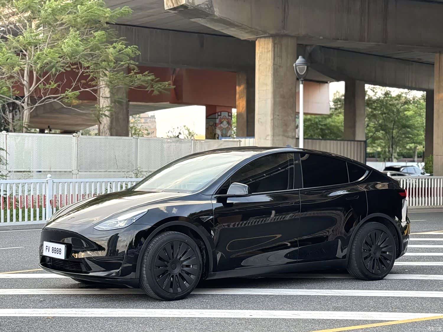 Tesla Model Y, 2023 2