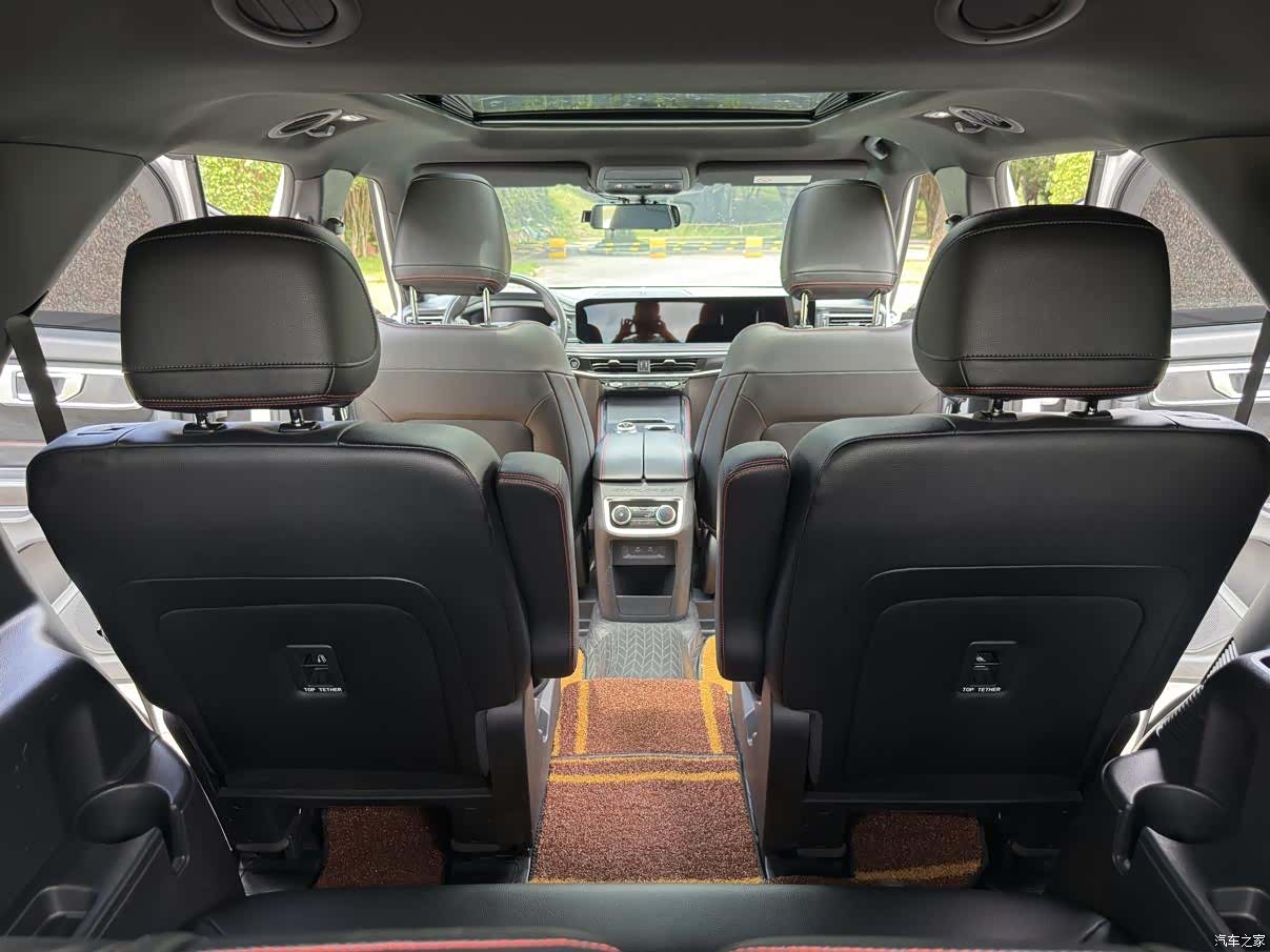 Ford Explorer, 2023 15