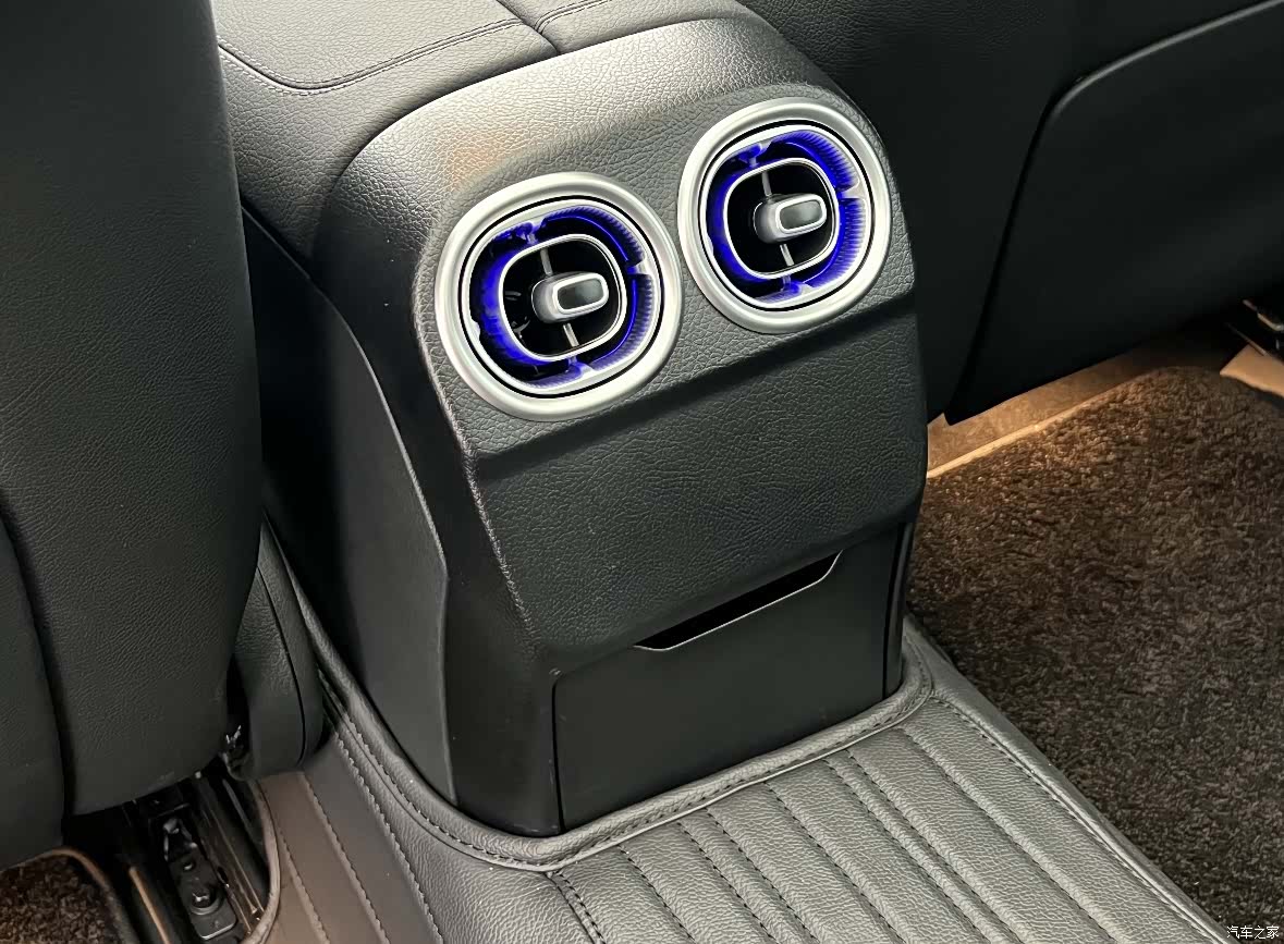 Mercedes-Benz C-Class, 2024 6