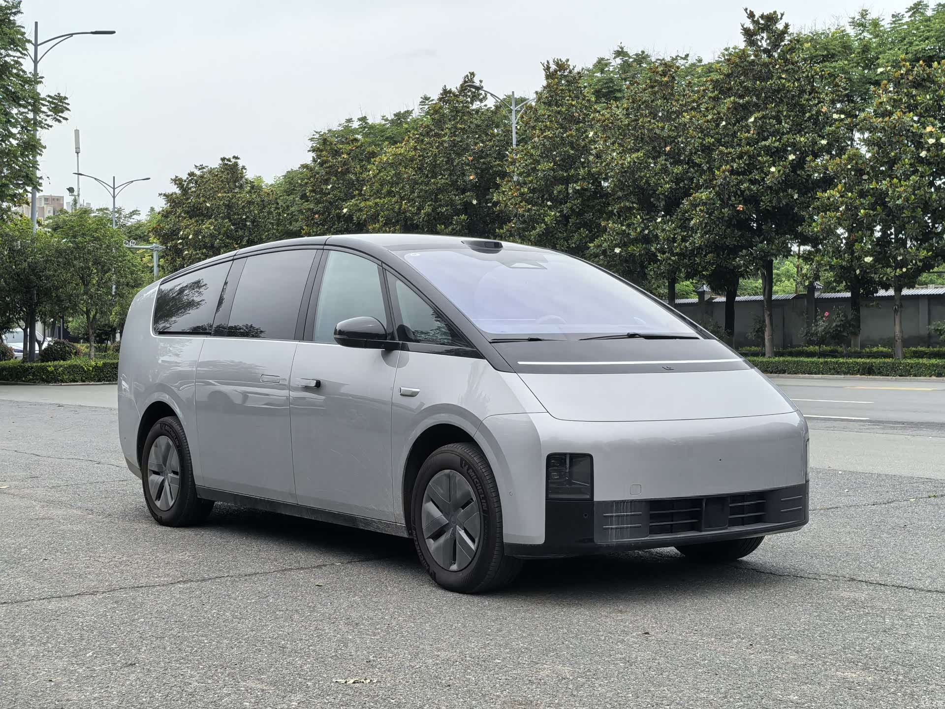 Li Auto MEGA, 2025 3