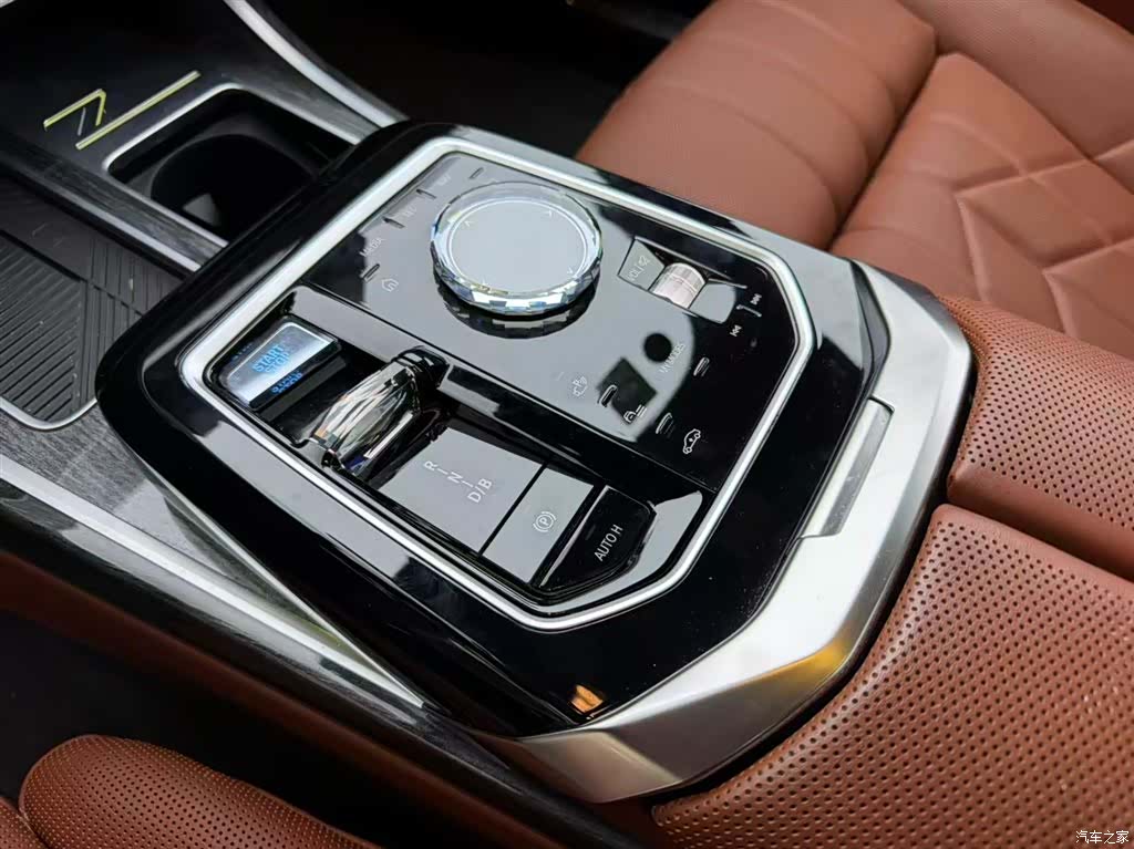 BMW i7, 2025 11