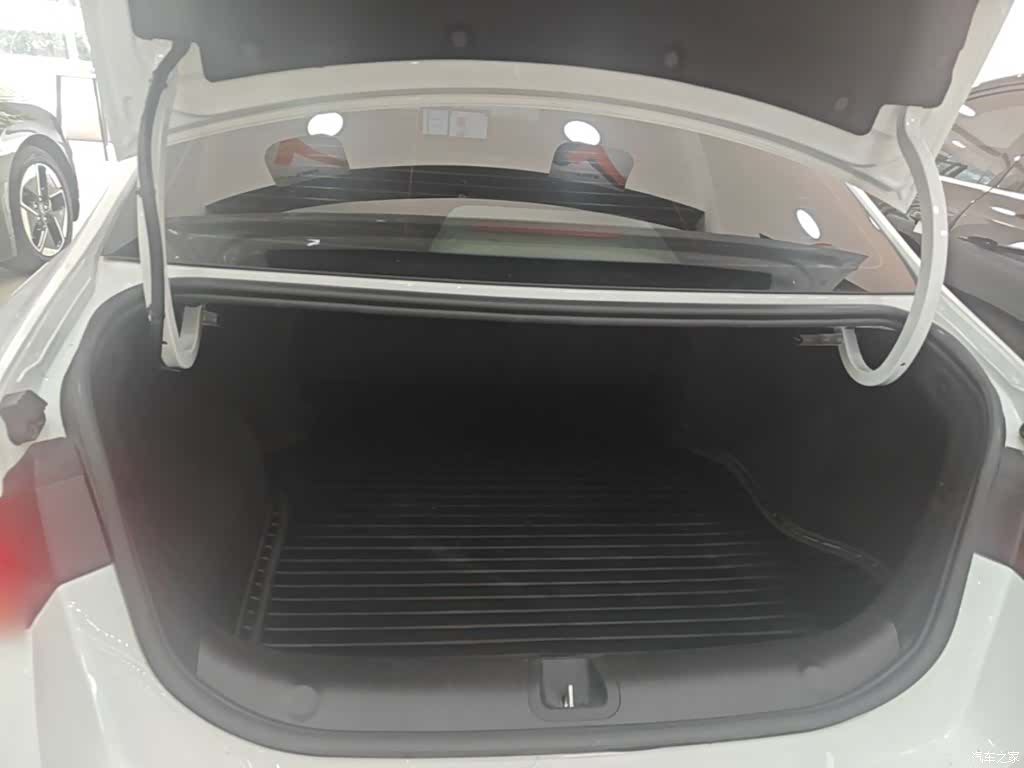 Geely Emgrand, 2025 19