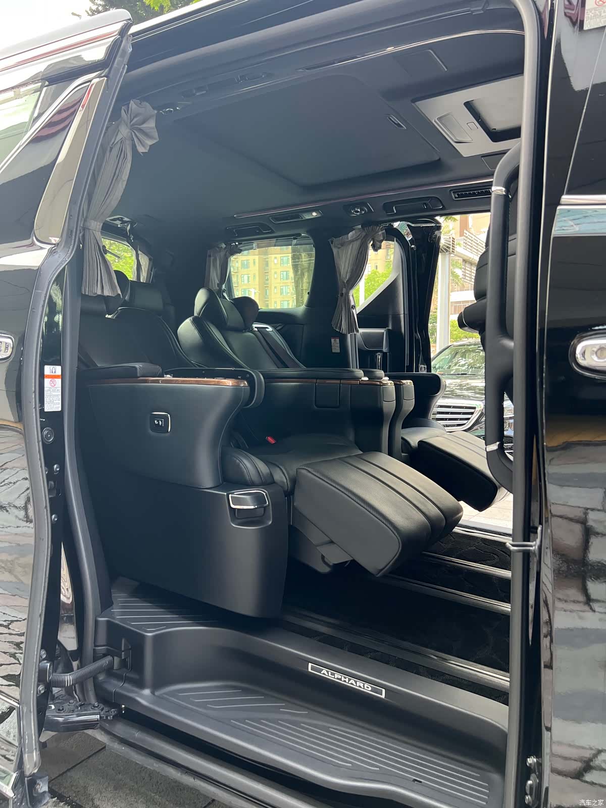 Toyota Alphard, 2015 11