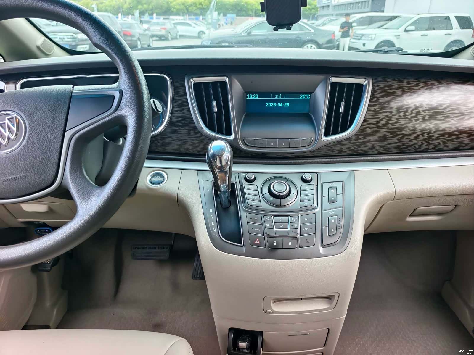Buick GL8, 2011 13